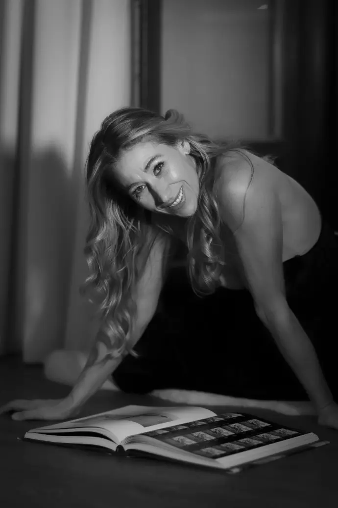 Yoga4Face mit Renée Ambarees auch bekannt als Renée Isermann- für alle die ohne Worte wirken wollen